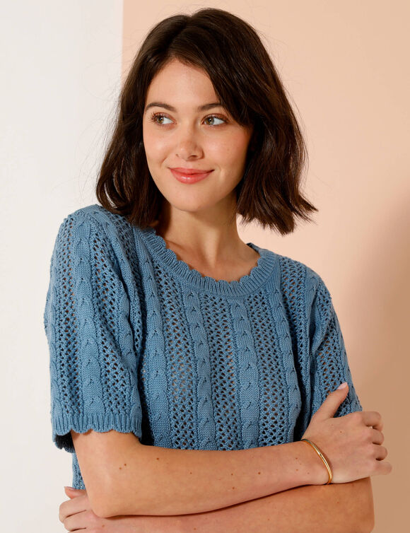 Pull festonné col rond manches coudes, maille ajourée fantaisie (bleu jean)