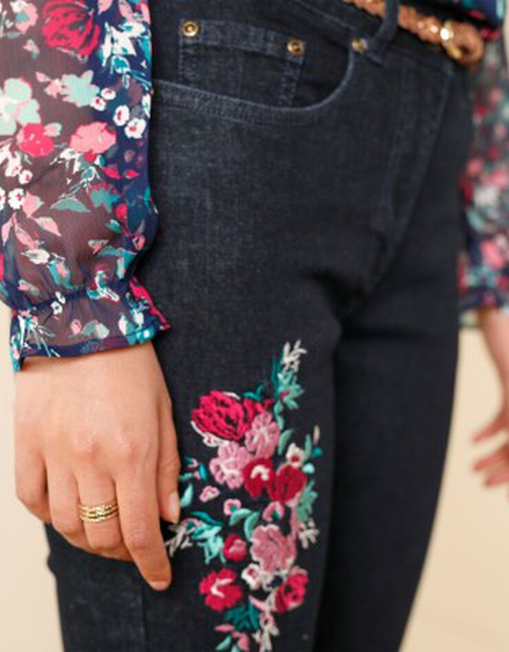 Rechte stretchjeans met bloemenborduursel, raw Rechte stretchjeans met bloemenborduursel, raw, hi-res image number 7