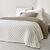 Couvre-lit r&eacute;versible microfibre matelass&eacute;e/sherpa (beige)