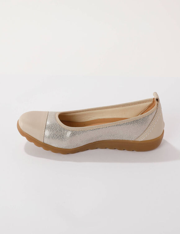 Leren ballerina's met comfortbreedte, met rekbare pasjes (beige)