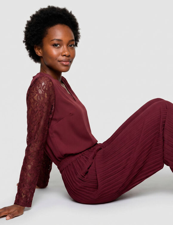 Blouse d&eacute;collet&eacute; festonn&eacute; dos, manches dentelle (bordeaux)