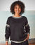 Pull loose bicolore, col rond (noir / &eacute;cru)