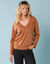 T-shirt met V-hals en glansdraad, kleine lengtes (hazelnootbruin)