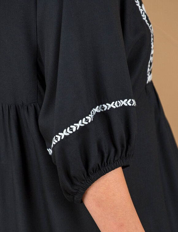 Robe longue manches coudes, broderies contrastées (noir)