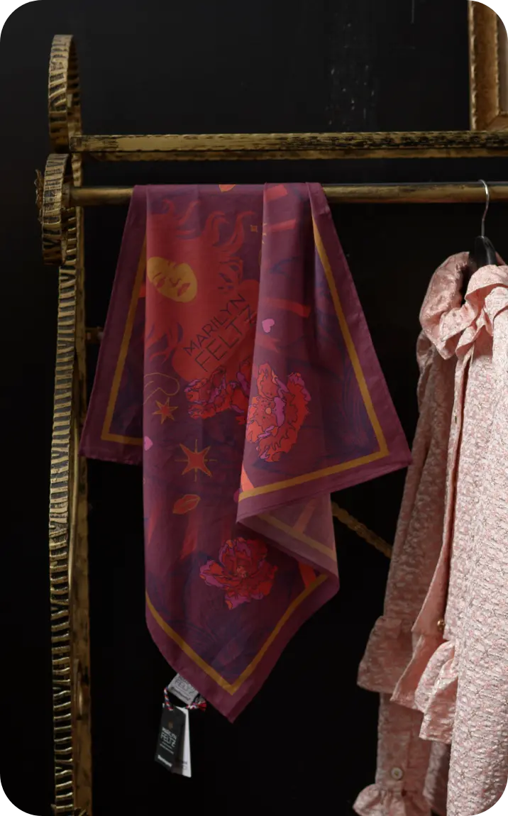 Sjaal voor dames met vierkante print van 70x70cm Magic Marilyn in paars | Collectie Blancheporte x Marilyn Feltz