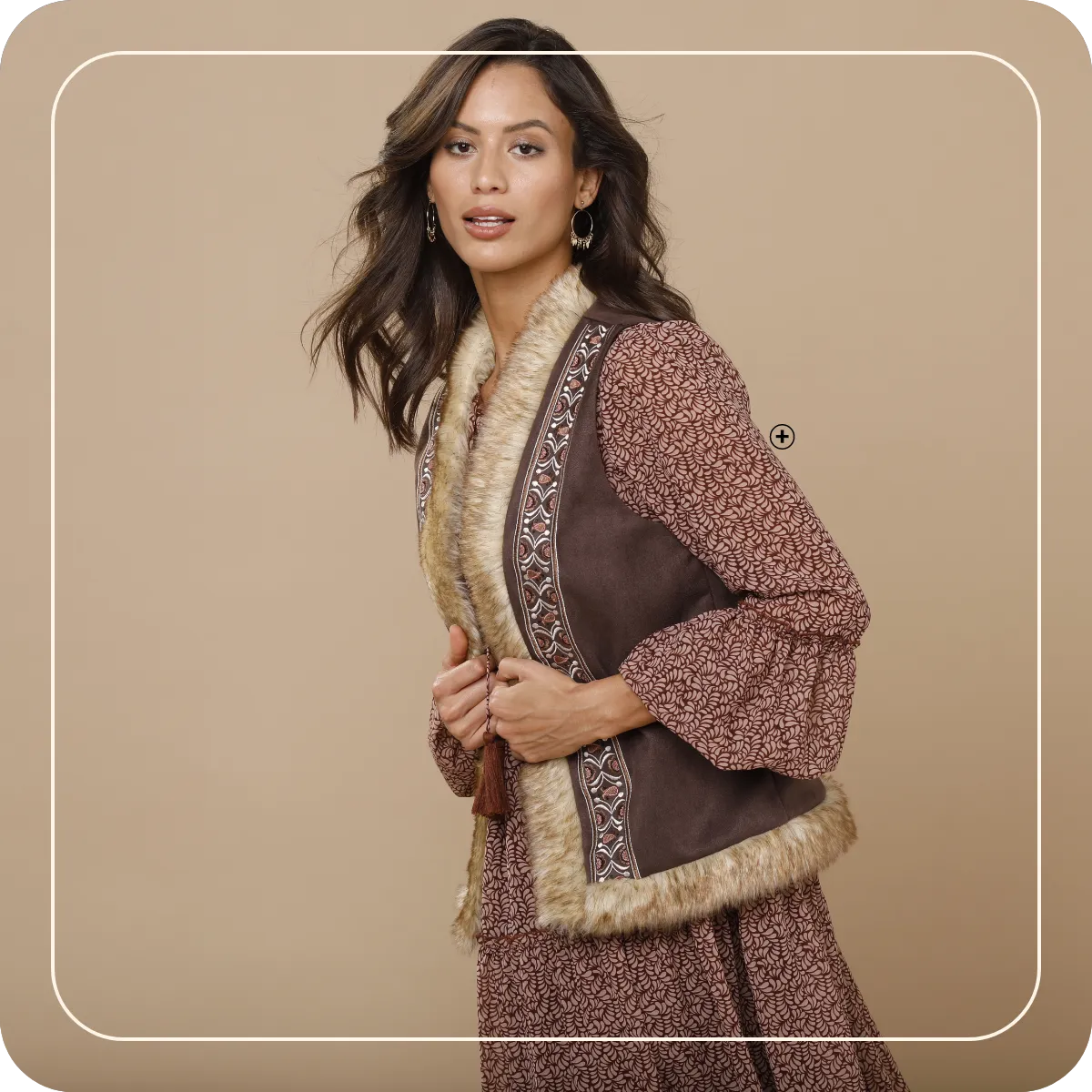 Mouwloos geborduurd vest met print, ideaal om over een jurk te dragen voor een warme en bohemien winterlook – Blancheporte