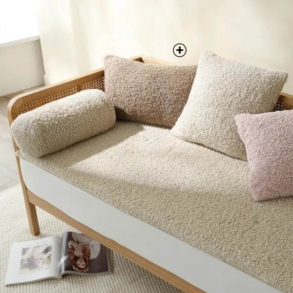 Coussin bouclette sherpa moutonnée, accessoire doux et chaleureux pour l'hiver 2024 | Blancheporte