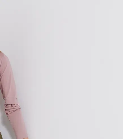 T-shirt col V manches longues gris, basique parfait à associer avec un pantalon large | Blancheporte