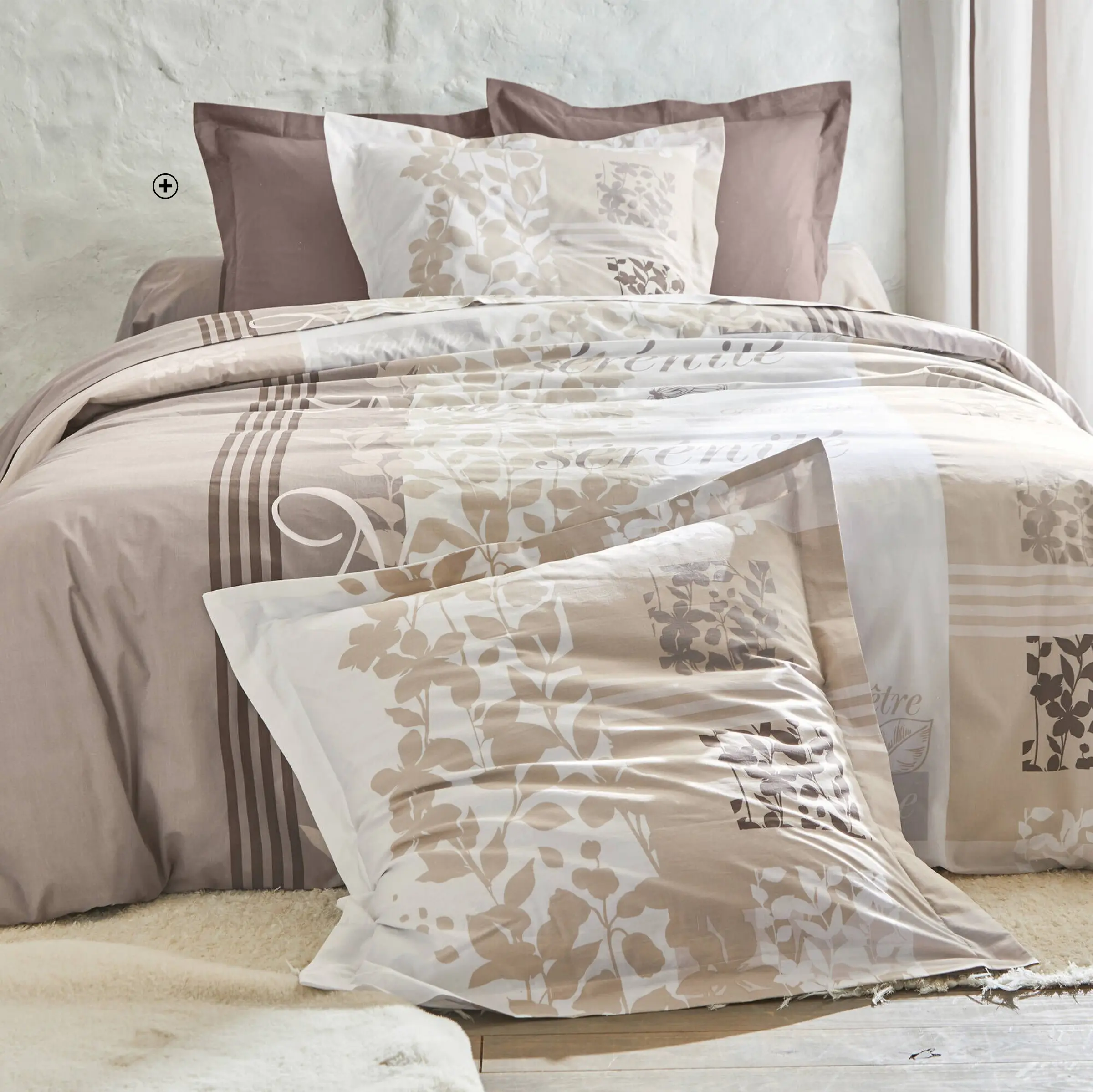 Housse de couette Séverine en coton imprimé nature, motif feuilles et fleurs vertes sur fond blanc, disponible en plusieurs tailles pour s'adapter à toutes les couettes, Blancheporte