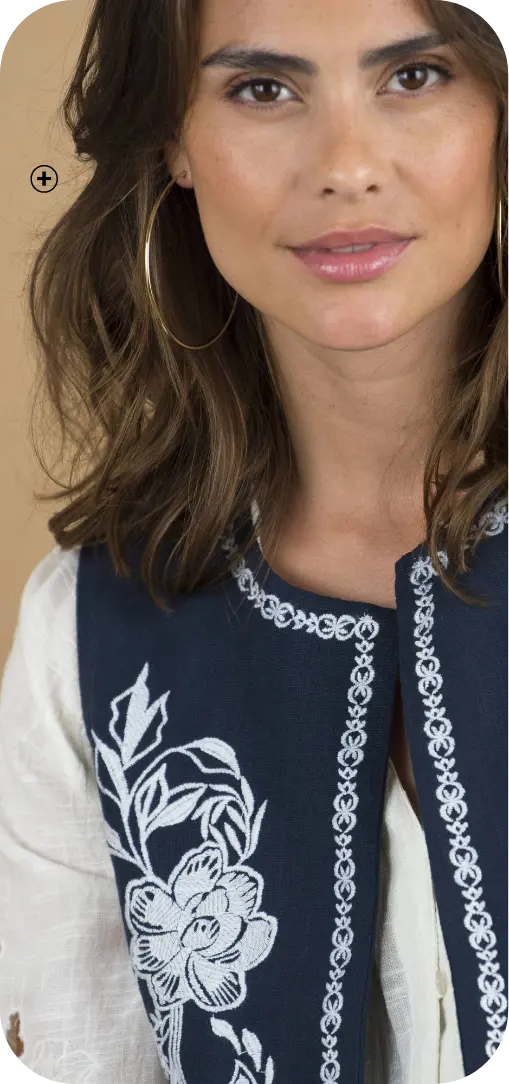 Geborduurd mouwloos jasje, een verfijnde bohemian geest met een lange jurk | Blancheporte