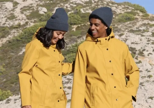 Laat u verleiden door onze selectie eco-ontworpen producten: regenjas, parka's, heuptasjes, mutsen... gekozen door influencers Lionelisa