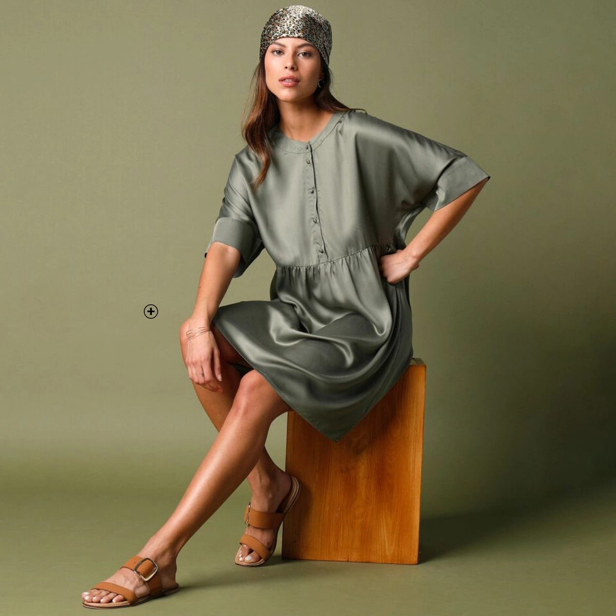 Korte, wijde jurk van satijn Lora Zellini® in kakigroen, goedkoop | Blancheporte