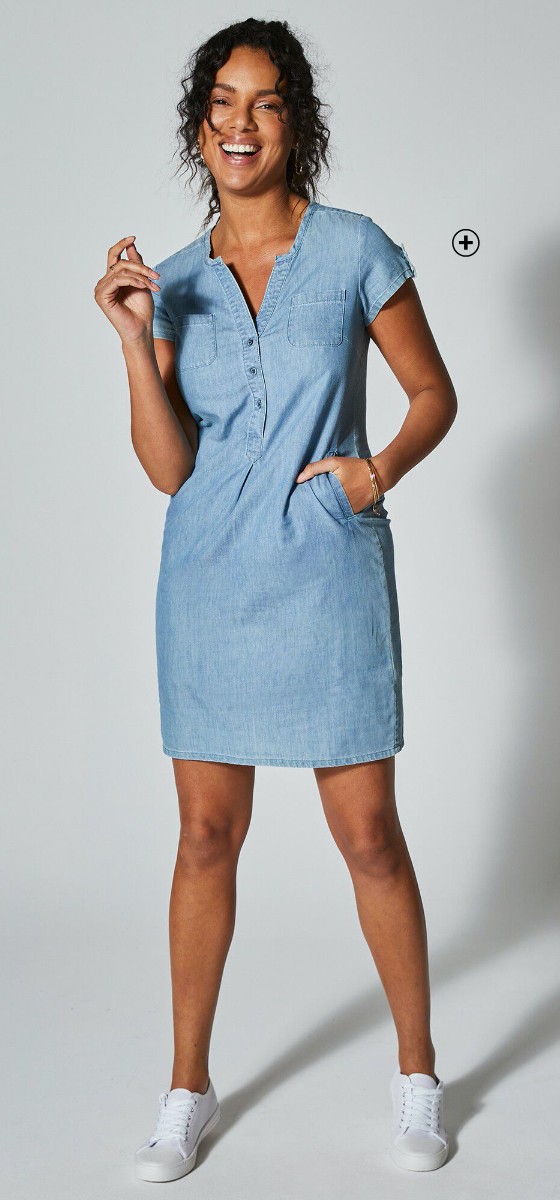 Robe femme en denim léger à col tunisien bleu clair délavé pas cher | Blancheporte