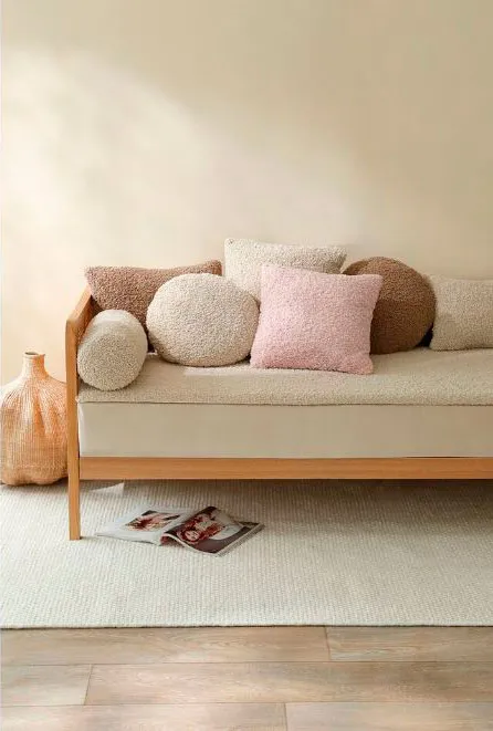 Coussin sherpa moutonnée Coussin carré ou rectangle en bouclette sherpa moutonnée pas cher | Blancheporte