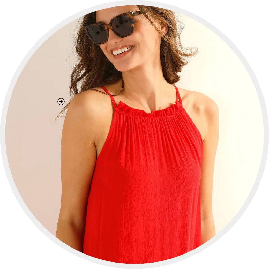 Rode, vloeiende jurk met fijne bandjes van licht crêpe, perfect voor een zomerse outfit - Blog Blancheporte