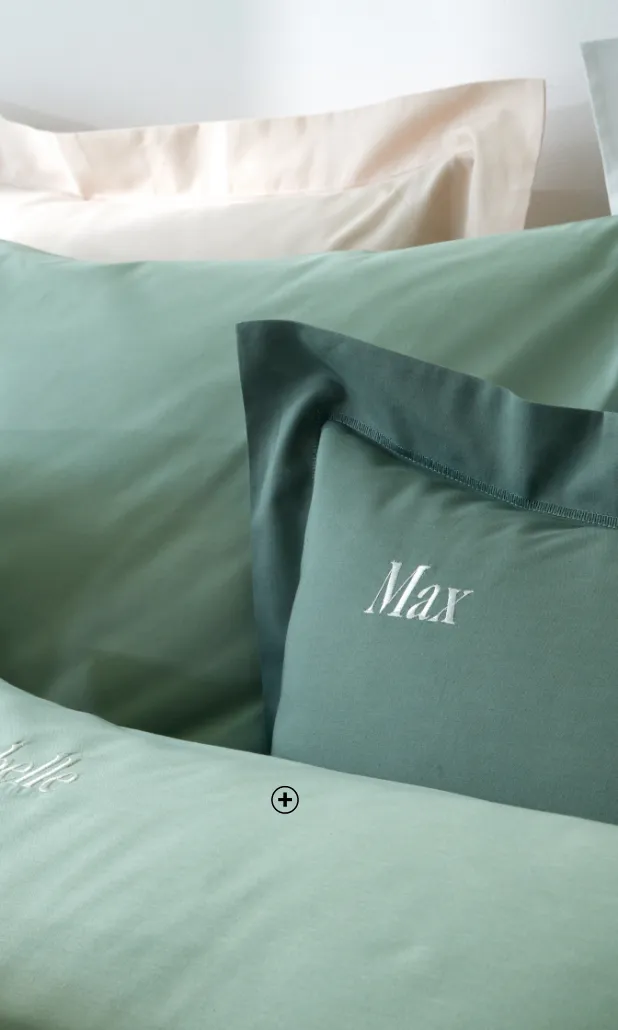 Taie d’oreiller en coton personnalisable coloris clair, broderie élégante et cadeau mémorable