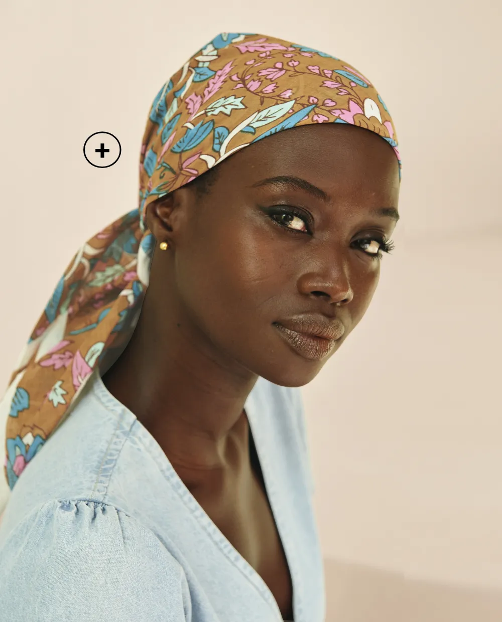 Foulard en voile de coton imprimé fleurs, accessoire léger, coloris safran, motifs floraux - Blog Blancheporte
