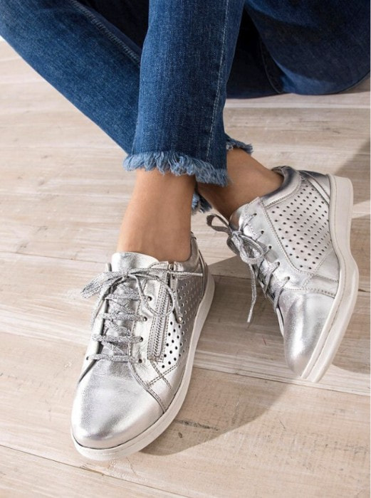 Laat u verleiden door onze selectie baskets en sneakers voor dames!