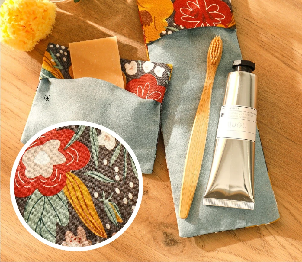 Lot de 2 pochettes de voyage upcyclée pour savon et brosse à dent pas cher | Blancheporte