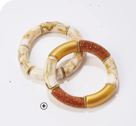 Set van 2 elastische armbanden met buisvormige parels in ecru en goudkleur voor een chique look met een trui | Blancheporte