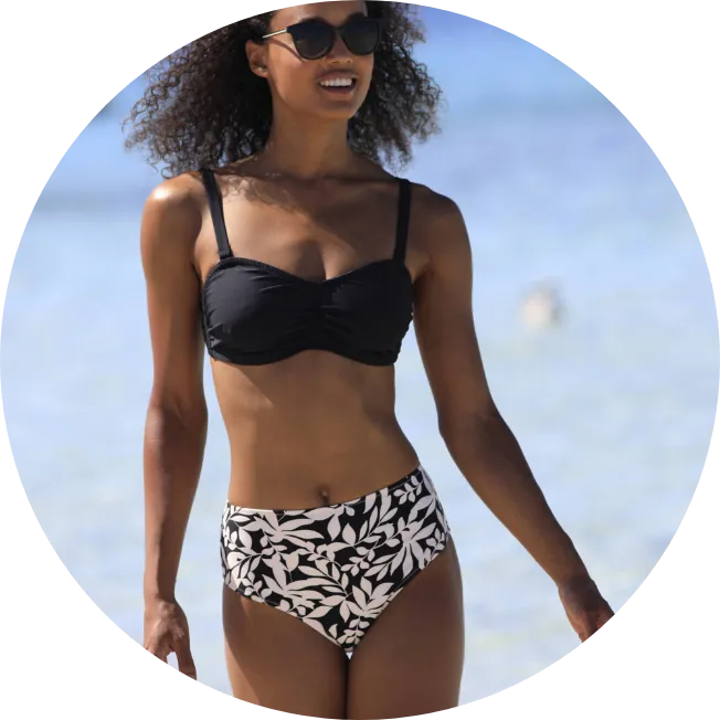 Solaro bandeaubikinitop om zonder strepen te zonnen en uw juiste maat en model te kiezen | Blancheporte.