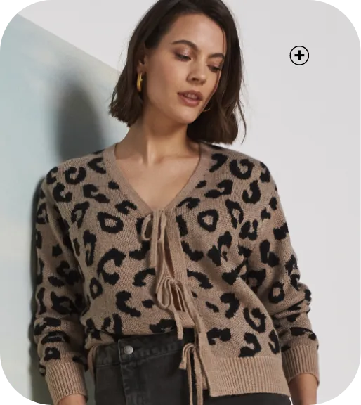Gebreid jacquard vest met luipaardmotief en striksluiting, in gedurfde en wilde kleuren van de herfst winter 2025 | Blancheporte