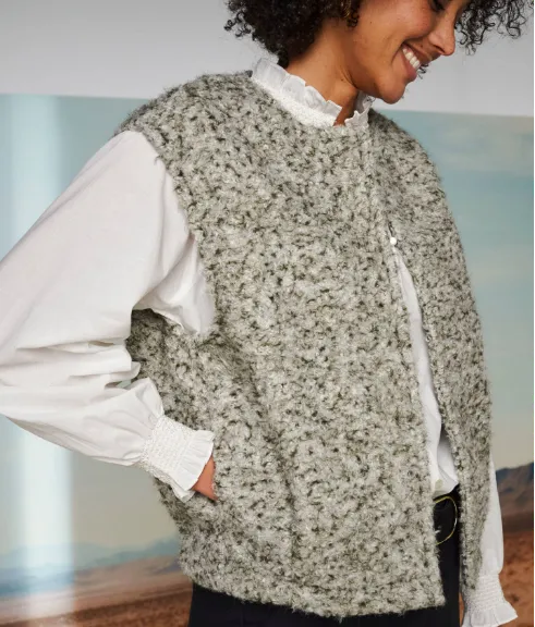 Mouwloze vest in bouclébreisel – Blancheporte-blog