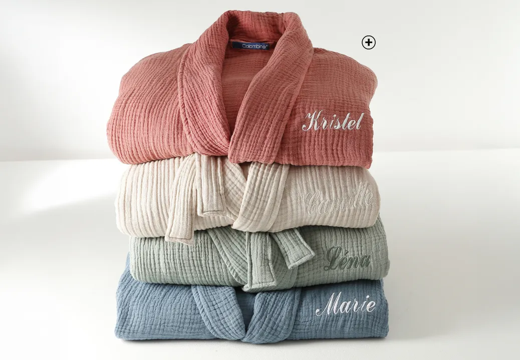 Peignoir mixte personnalisable en triple gaze de coton clair, col châle élégant et broderie raffinée