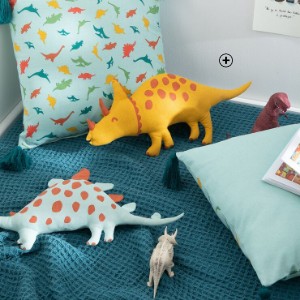 Gevuld, decoratief kussen voor kinderen van gele triceratops dinosaurus, goedkoop | Blancheporte