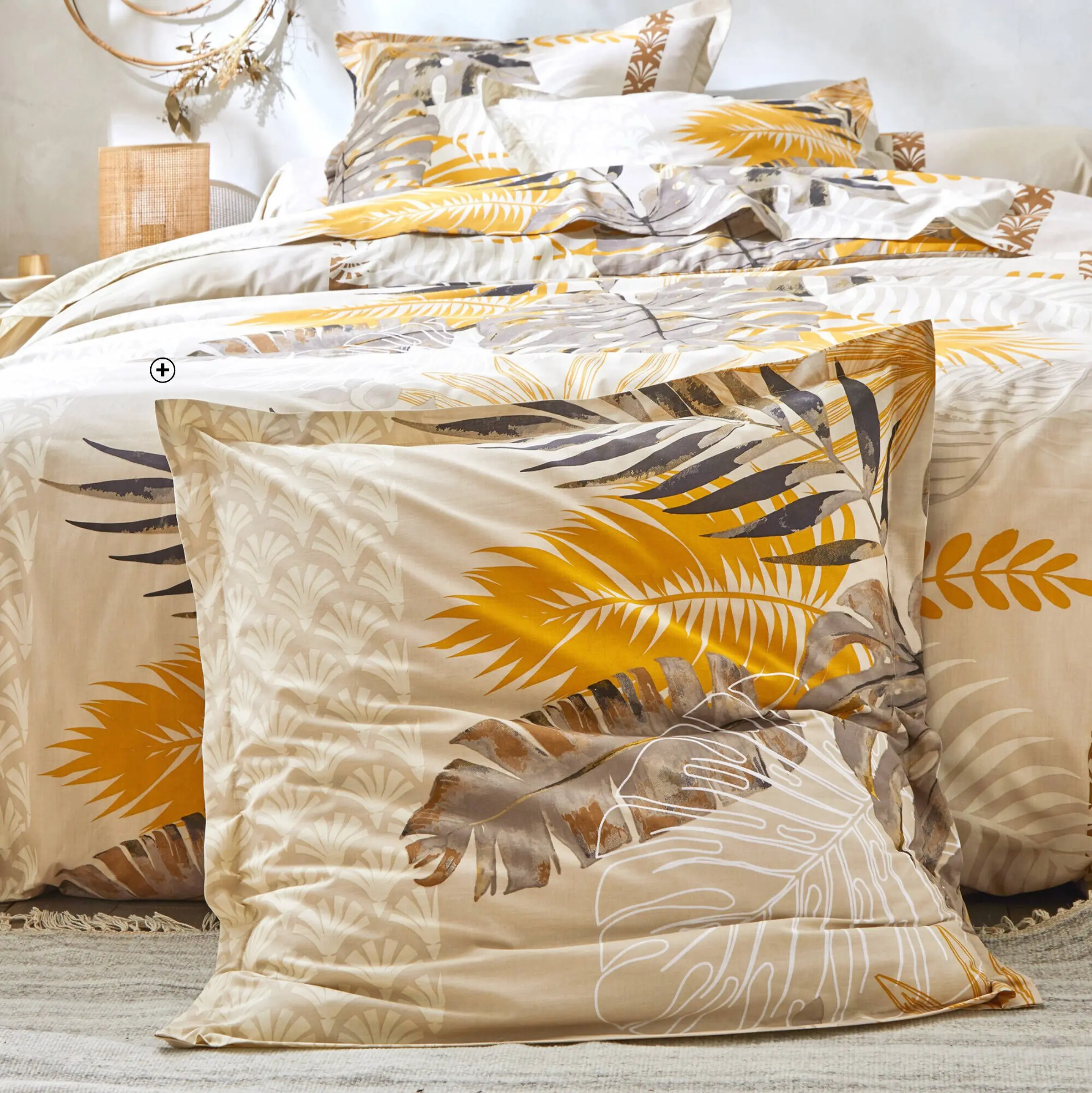 Housse de couette Cayenne en coton avec imprimé feuilles de palmiers, tons verts et beiges, apportant une touche exotique et naturelle à la chambre, Blancheporte