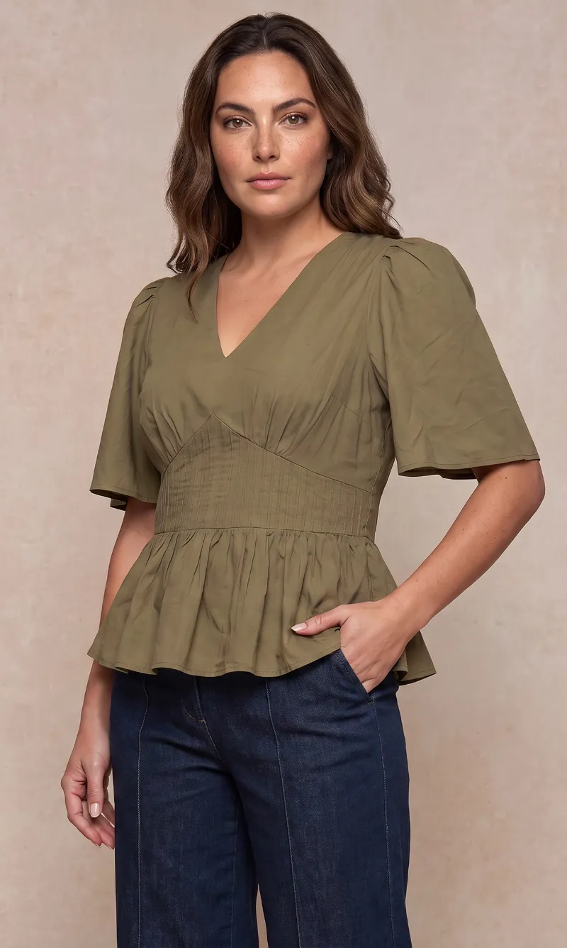 Blouse kaki à basque volantée, manches coudes, papillon - Blog Blancheporte