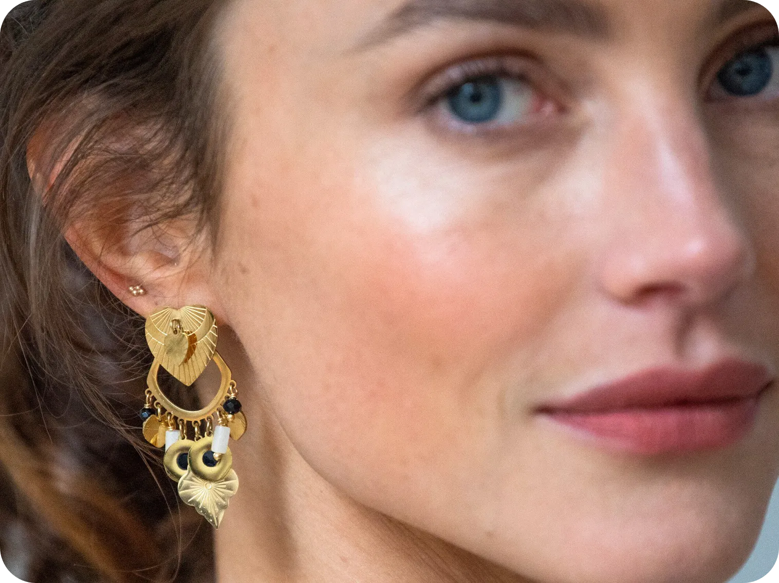 Accessoires bij een outfit: goudkleurige oorhangers in hartvorm voor dames, goedkoop | Blancheporte