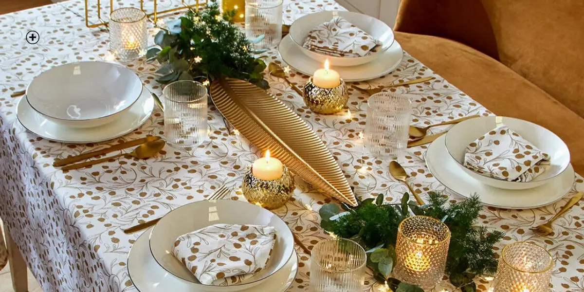 Nappe imprimée petites feuilles dorées, parfaite pour une table élégante et festive cet hiver | Blancheporte
