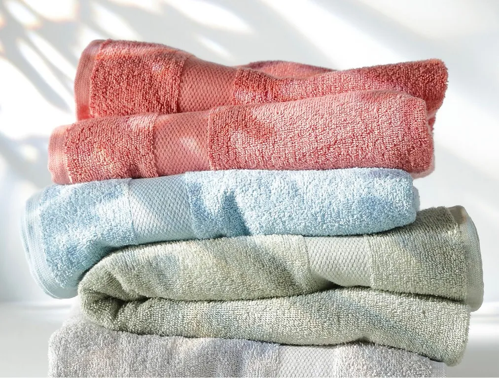 Découvrez notre sélection de linge de bain : peignoirs, serviettes...