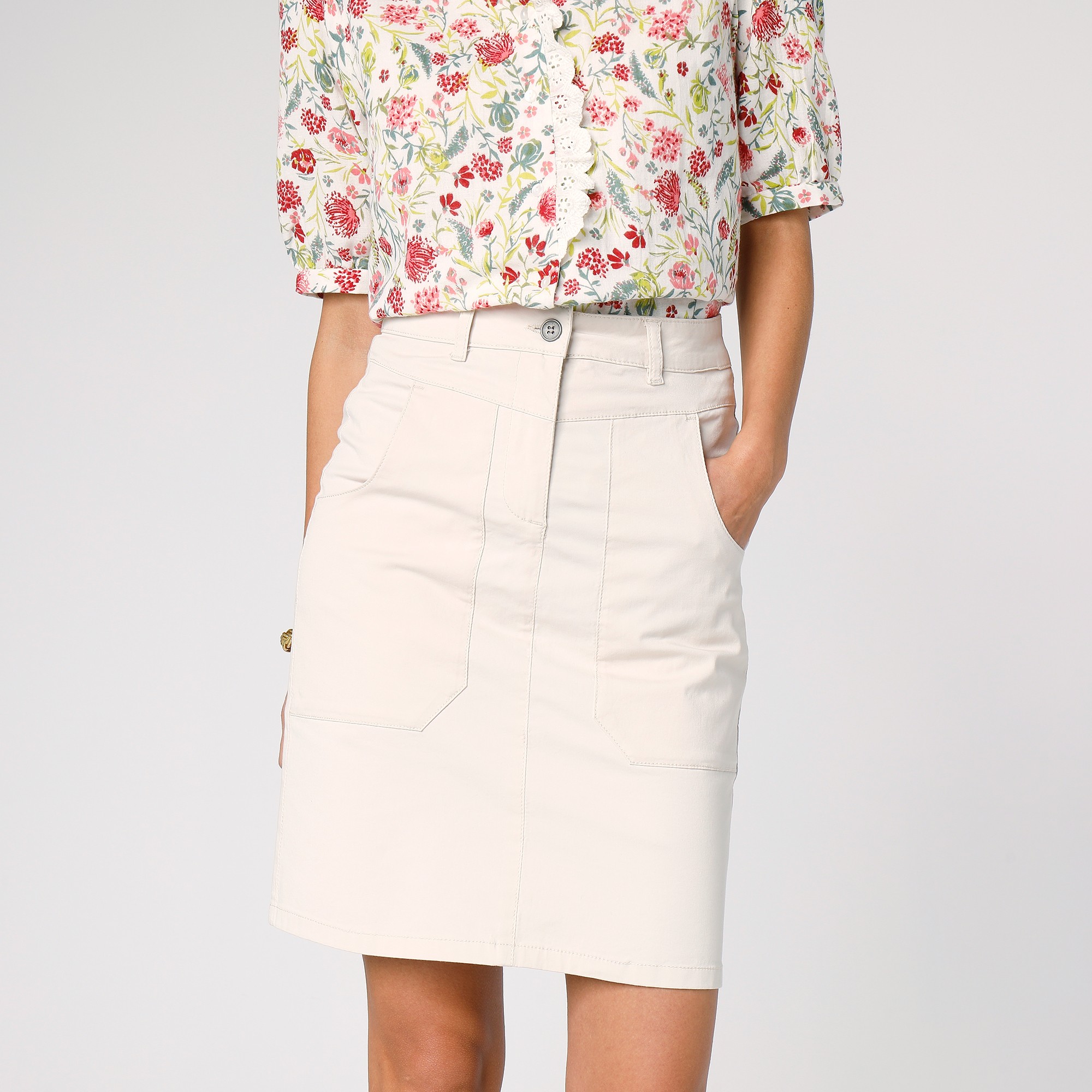 Blanche porte new arrivals jupe blanche