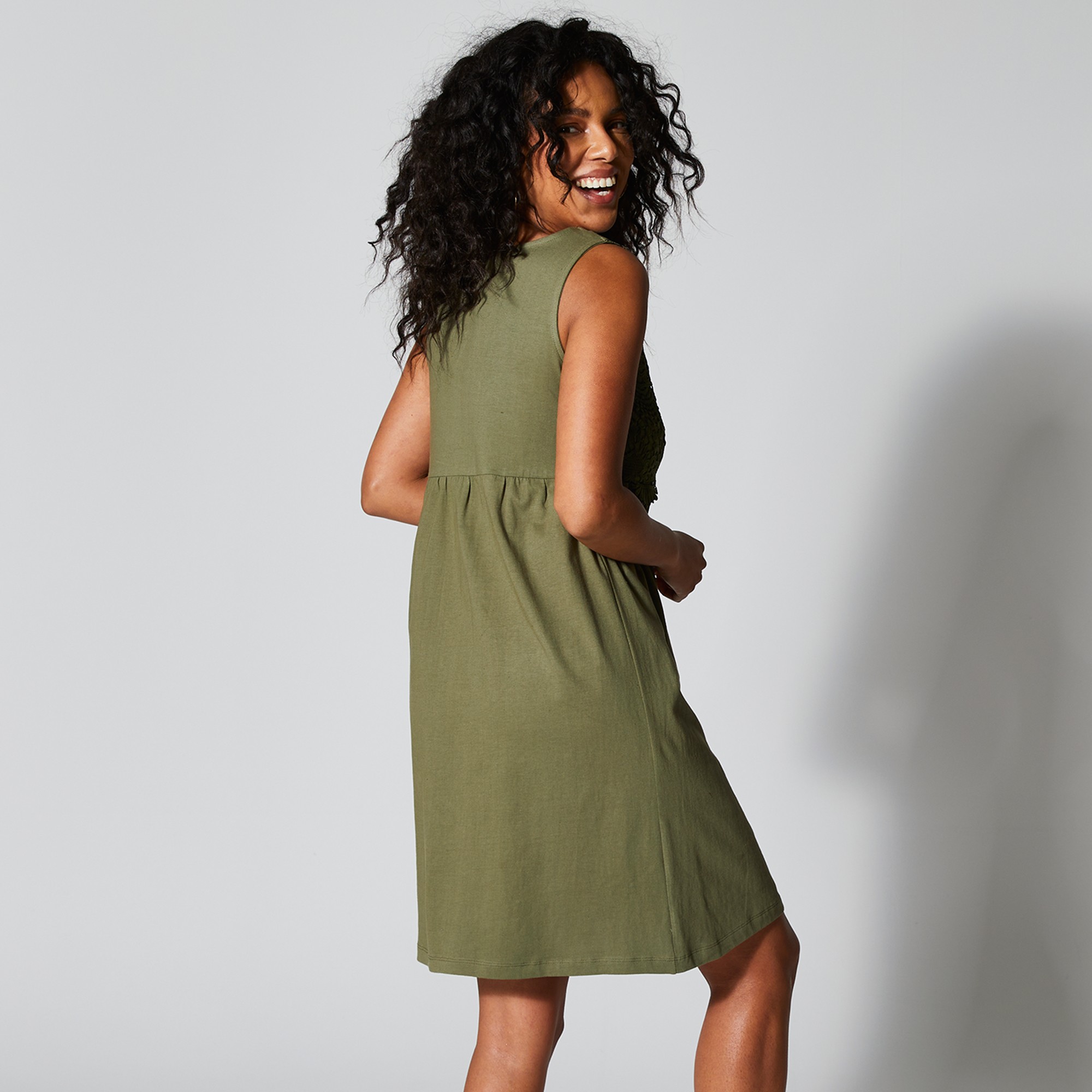 Blanche porte 2025 robe macramé
