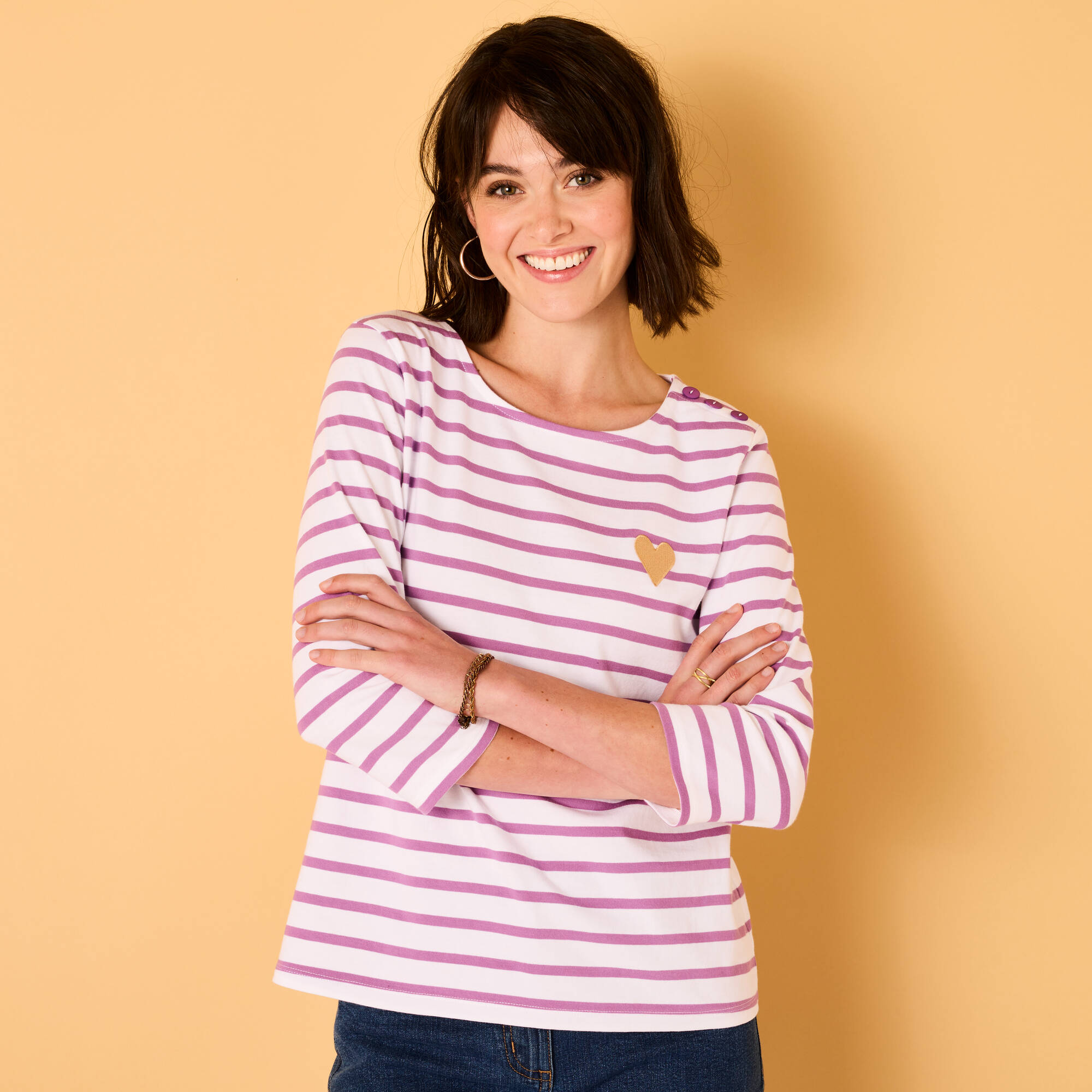 Marine-T-shirt met goudkleurig hartborduursel, wit parma