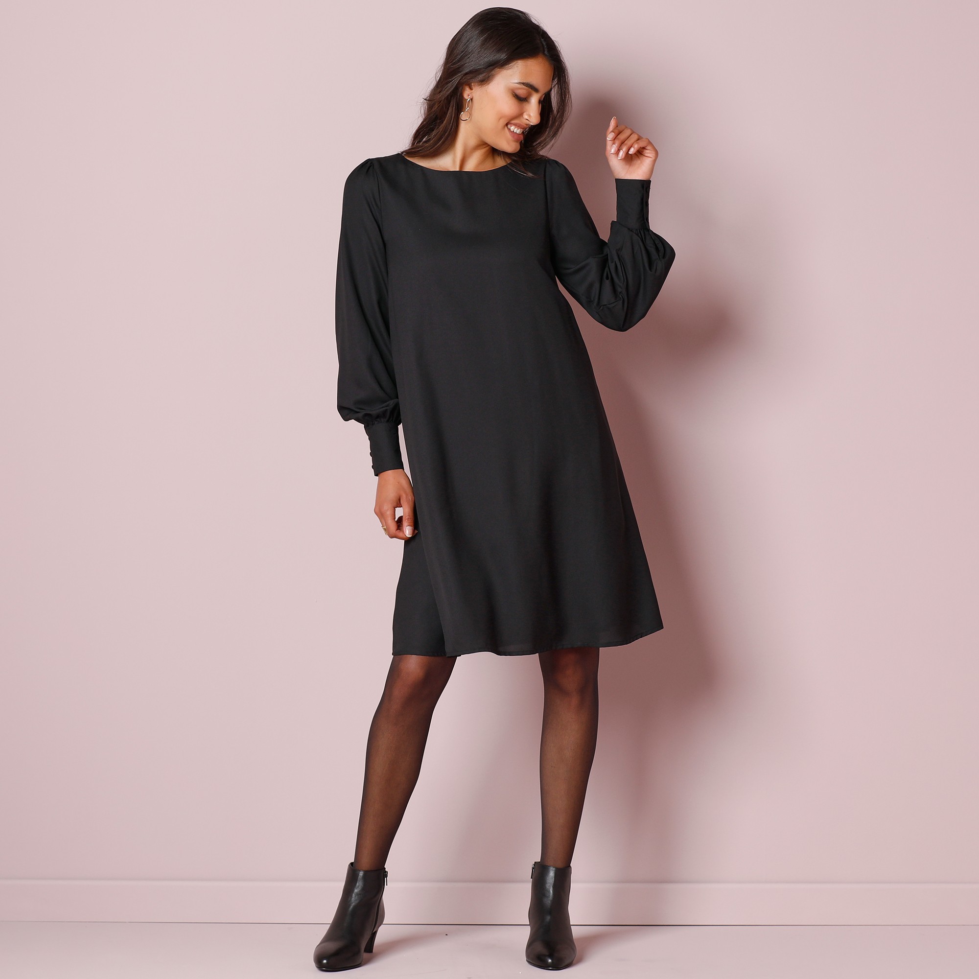 Robe noire blanche best sale porte